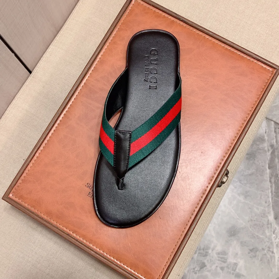 Slippers: New model: Factory price: 240💰💰🎩🎩🔥🔥《 Gucci* 》Series of slippers top purchasing agent🔍🔍Sold at the same time for men, original Italian imported webbing made of selected cowhide, exquisite workmanship,), sole: (super comfortable) original factory special sole, ⚠️exclusive double-layer movable molded sole super comfortable⚠️, real shot🎬the real thing is more beautiful🔍🔍266 regular code 38-44, can be ordered 45.
